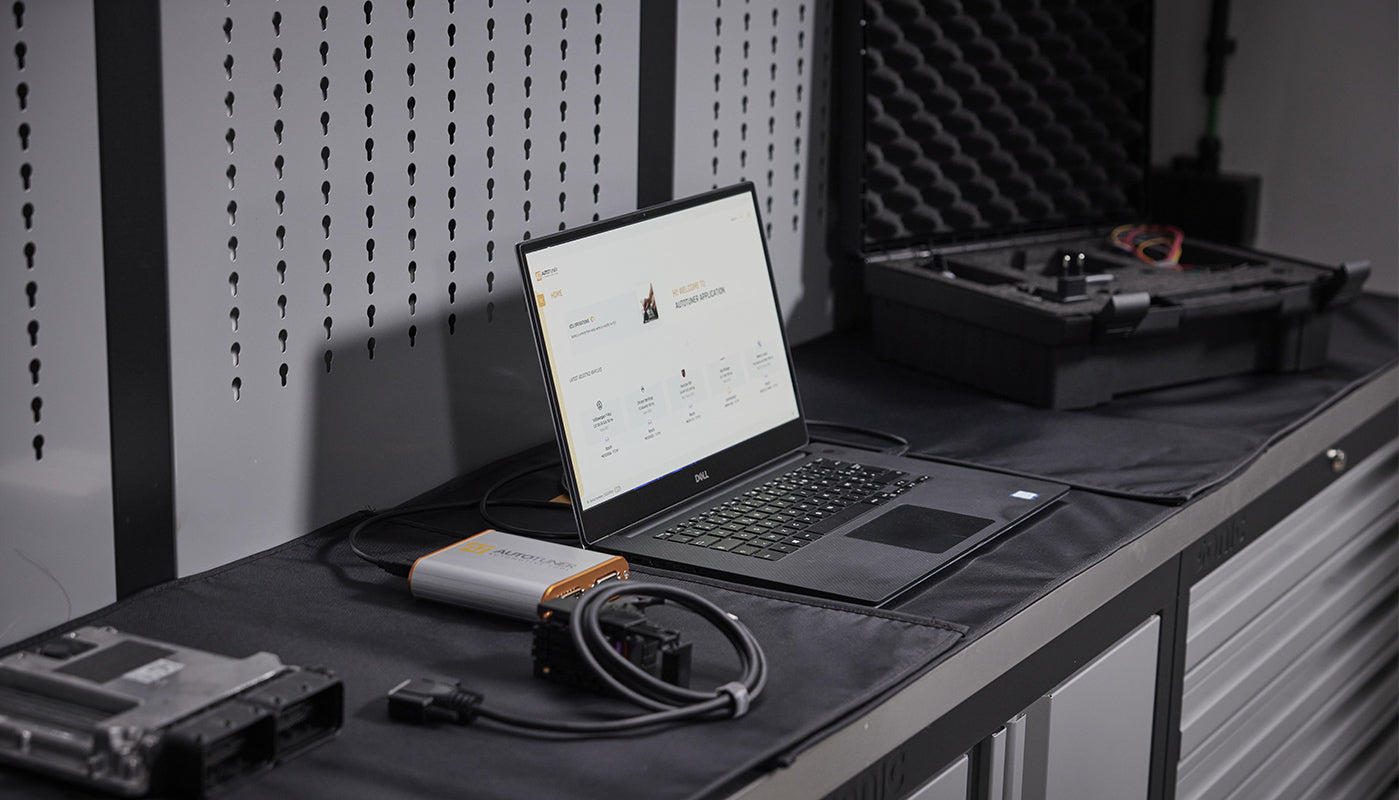 Laptop with autotuner