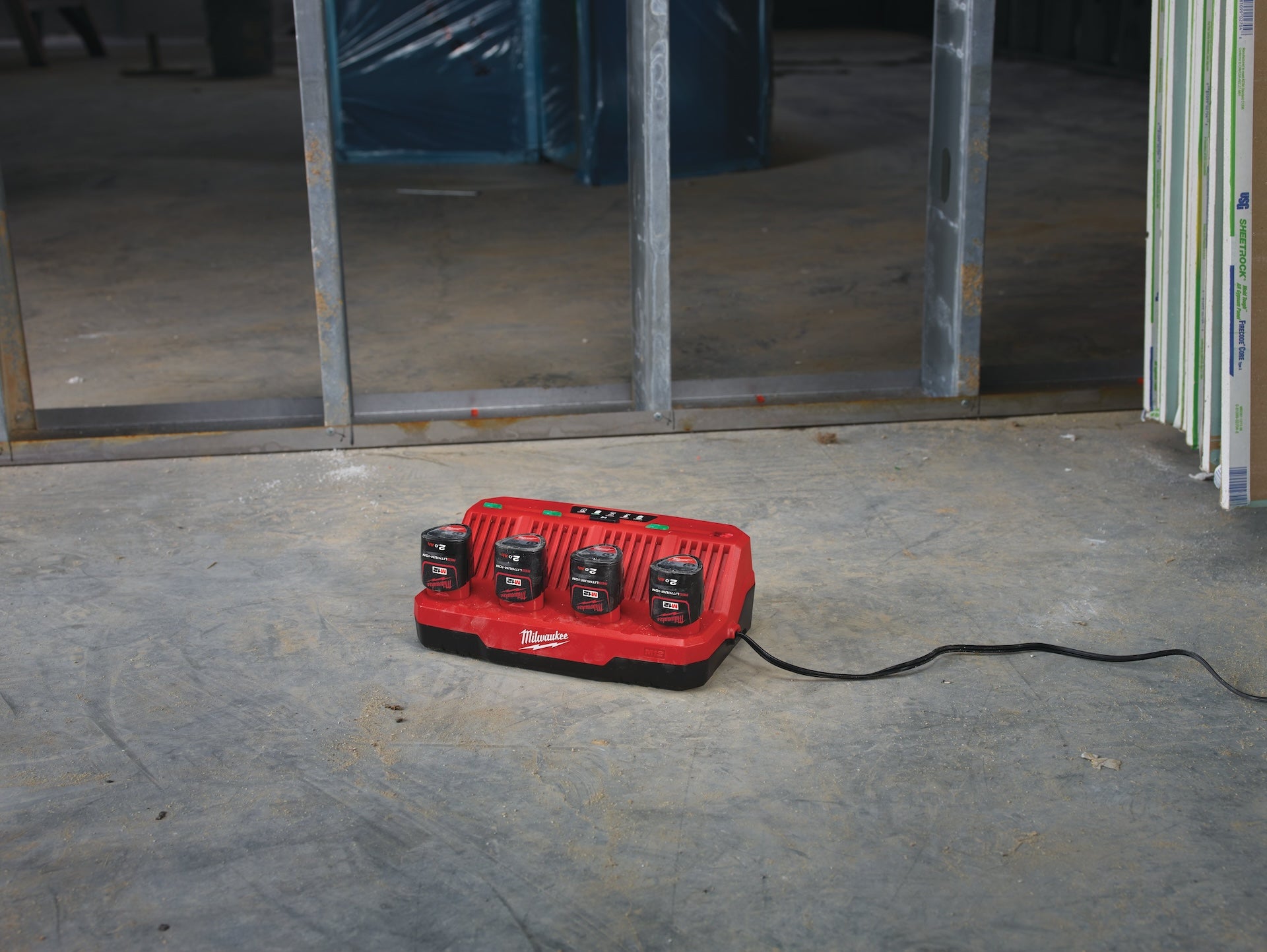 CHARGEUR M12™ 4 BAIES