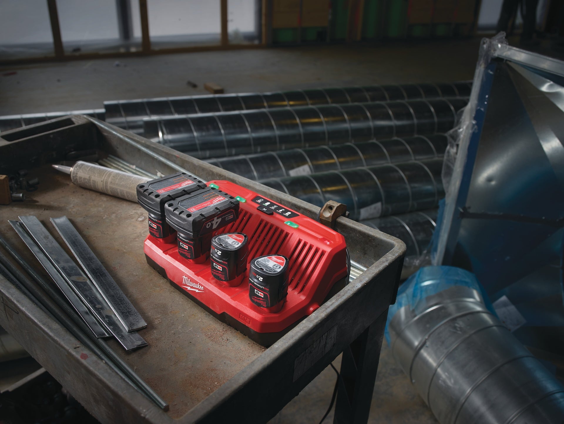 CHARGEUR M12™ 4 BAIES
