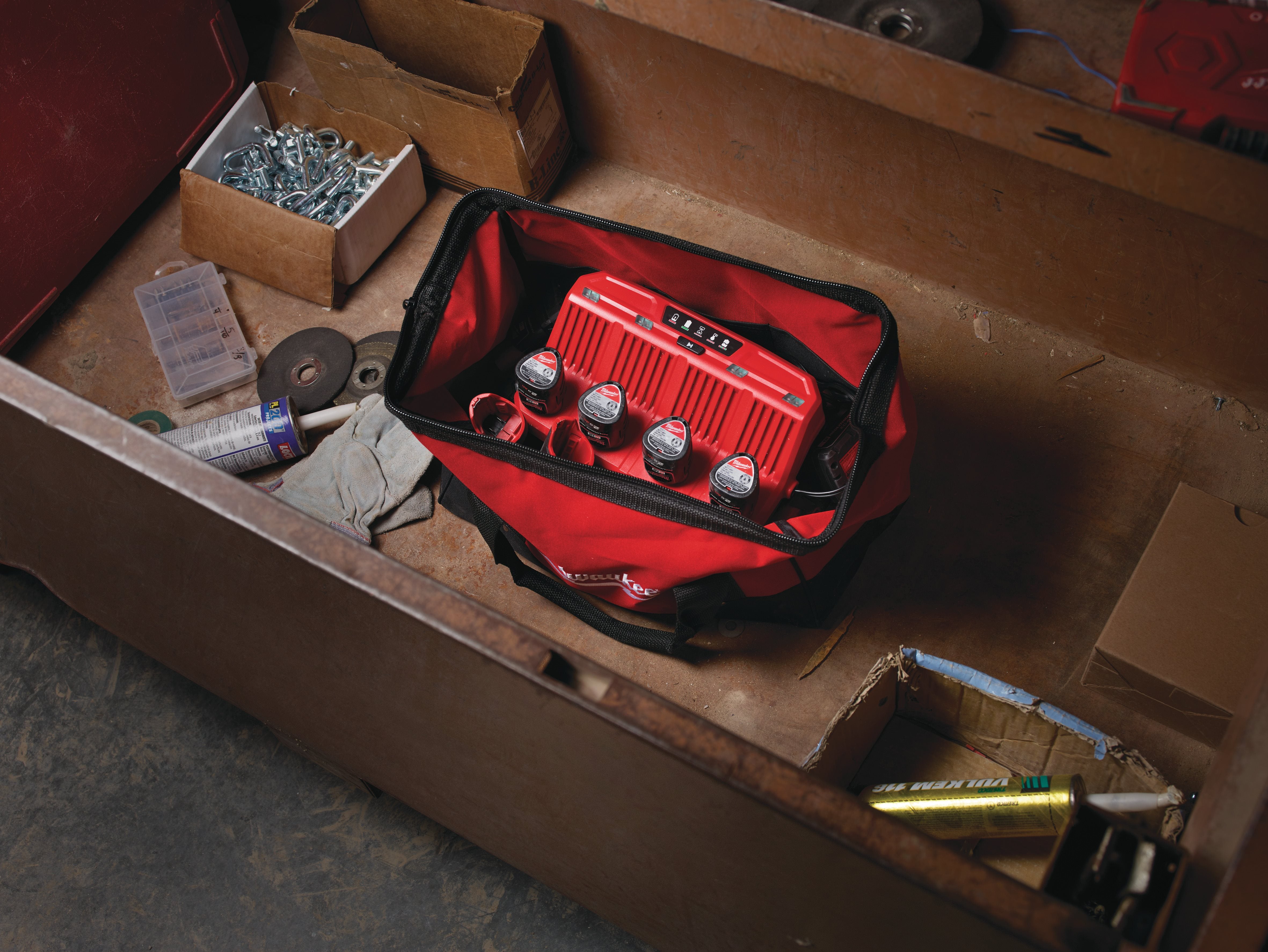 CHARGEUR M12™ 4 BAIES